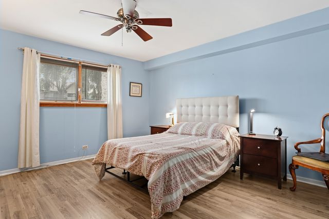 5 Kingery Quarter 5-104, Willowbrook, IL 60527