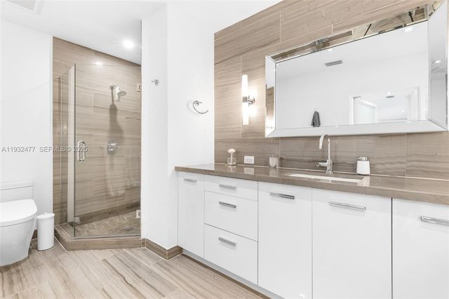 6420 Pinetree Drive Cir, Miami Beach, FL 33141