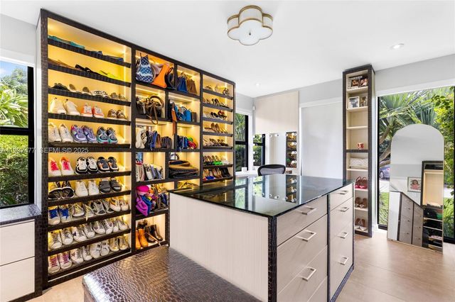 6420 Pinetree Drive Cir, Miami Beach, FL 33141