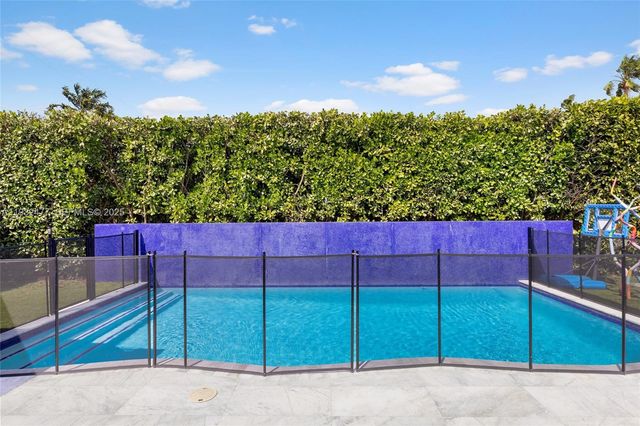 6420 Pinetree Drive Cir, Miami Beach, FL 33141