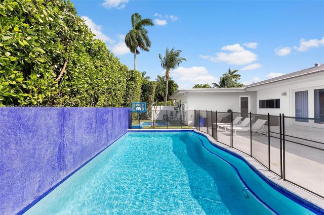 6420 Pinetree Drive Cir, Miami Beach, FL 33141