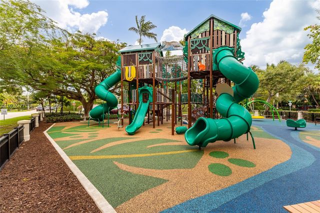 6420 Pinetree Drive Cir, Miami Beach, FL 33141