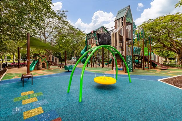 6420 Pinetree Drive Cir, Miami Beach, FL 33141