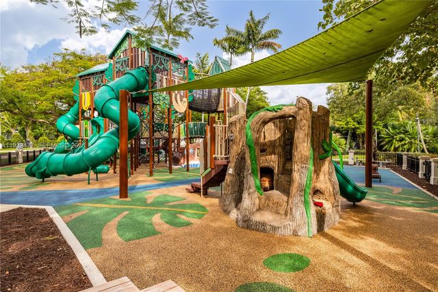 6420 Pinetree Drive Cir, Miami Beach, FL 33141