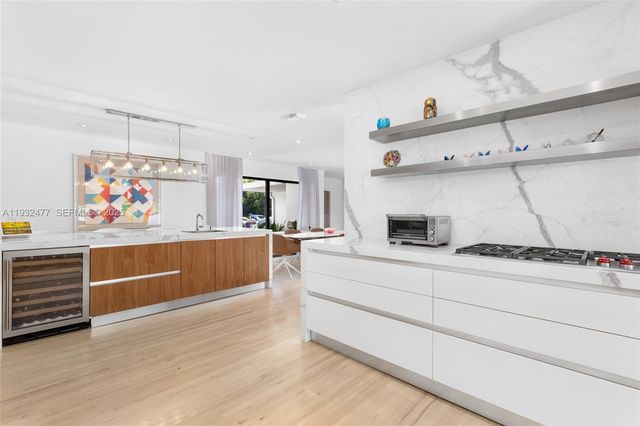 6420 Pinetree Drive Cir, Miami Beach, FL 33141