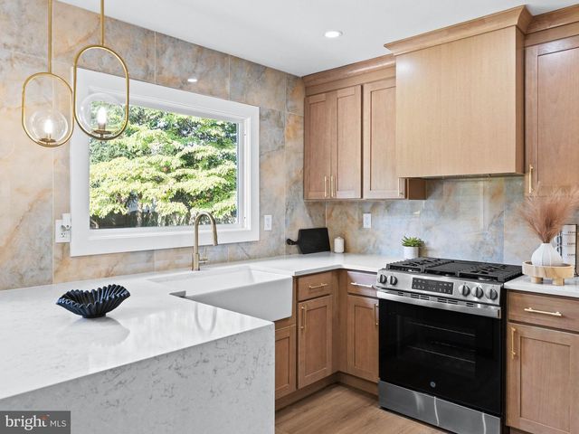 65 TRENT RD, Blackwood, NJ 08012