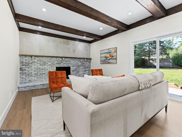 65 TRENT RD, Blackwood, NJ 08012