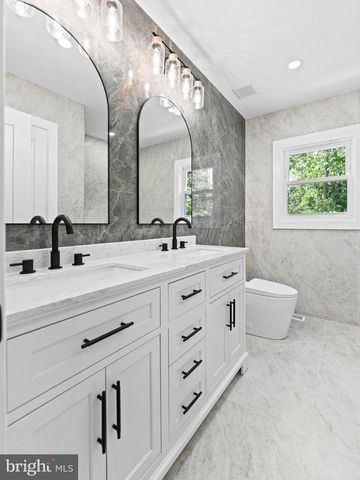 65 TRENT RD, Blackwood, NJ 08012