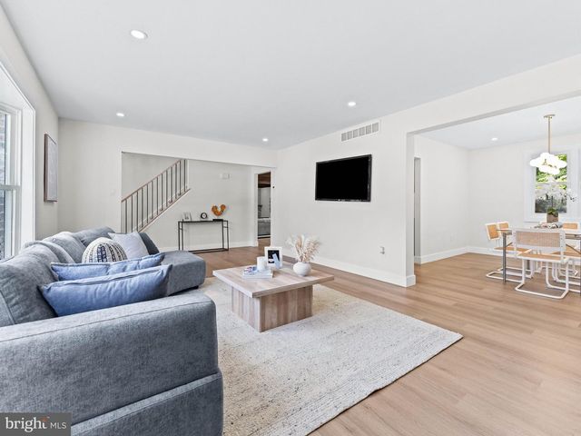 65 TRENT RD, Blackwood, NJ 08012