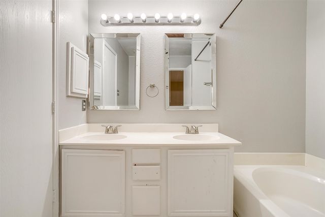 927 Simon Drive, Cedar Hill, TX 75104