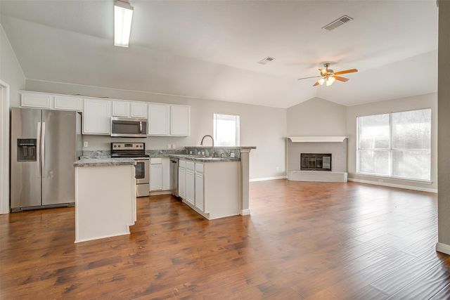 927 Simon Drive, Cedar Hill, TX 75104