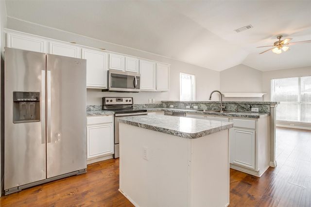 927 Simon Drive, Cedar Hill, TX 75104