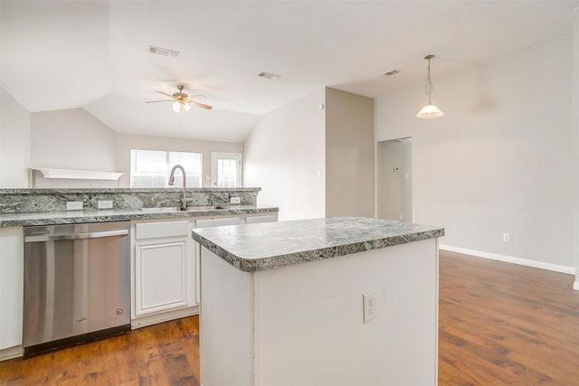 927 Simon Drive, Cedar Hill, TX 75104