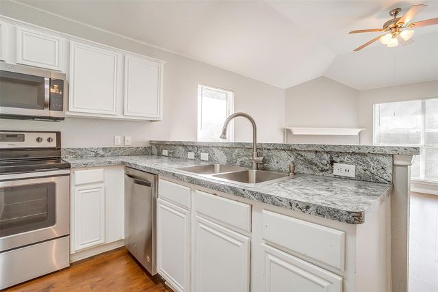 927 Simon Drive, Cedar Hill, TX 75104