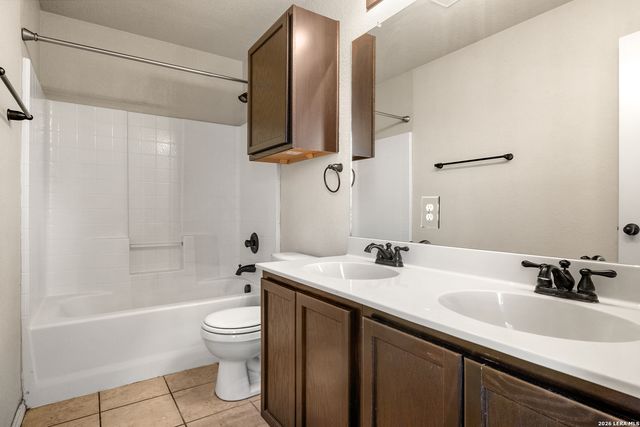 566 CREEKSIDE CIR, New Braunfels, TX 78130