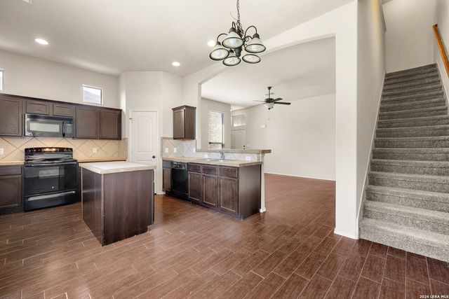 566 CREEKSIDE CIR, New Braunfels, TX 78130