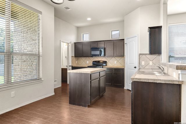 566 CREEKSIDE CIR, New Braunfels, TX 78130