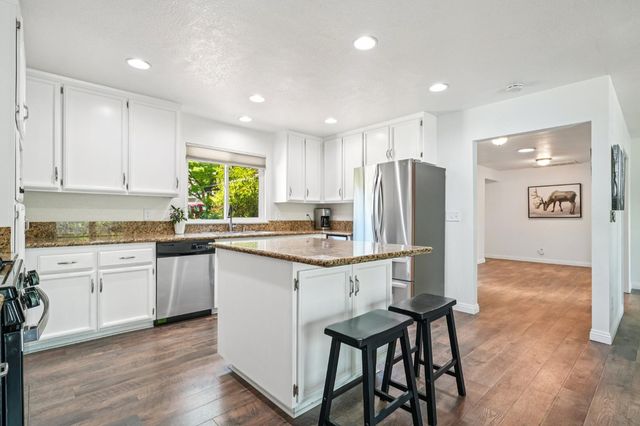 3061 Latham Ln, El Dorado Hills, CA 95762