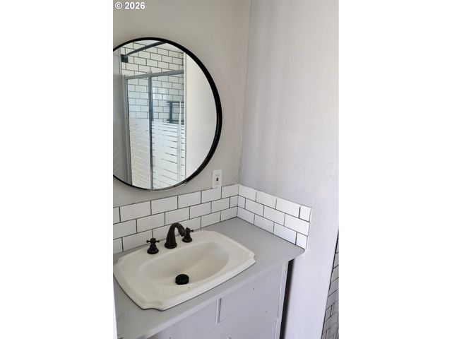 225 41ST St 36, Springfield, OR 97478