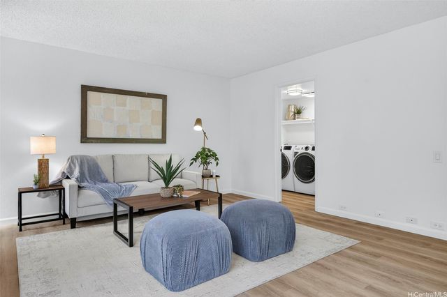 7539 Huialoha Street, Honolulu, HI 96825