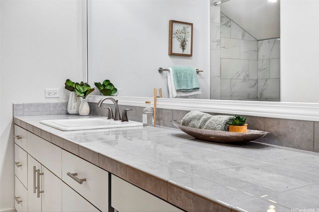 7539 Huialoha Street, Honolulu, HI 96825