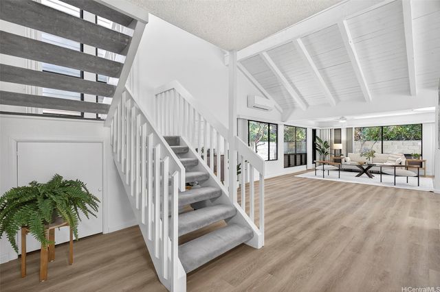 7539 Huialoha Street, Honolulu, HI 96825