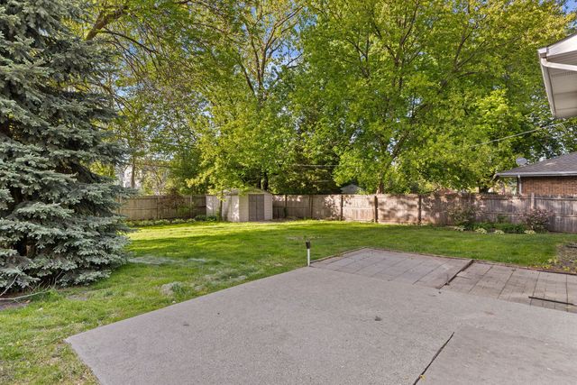815 Jenkisson Avenue, Lake Bluff, IL 60044
