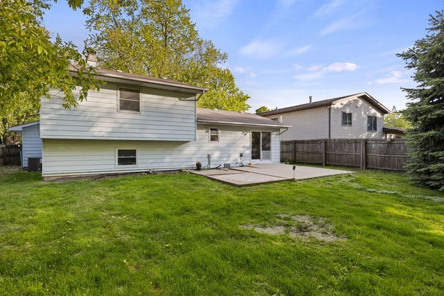 815 Jenkisson Avenue, Lake Bluff, IL 60044