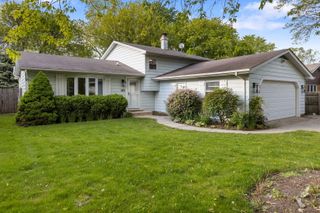 815 Jenkisson Avenue, Lake Bluff, IL 60044
