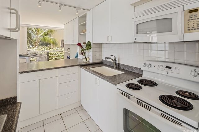 2987 Kalakaua Avenue 205, Honolulu, HI 96815