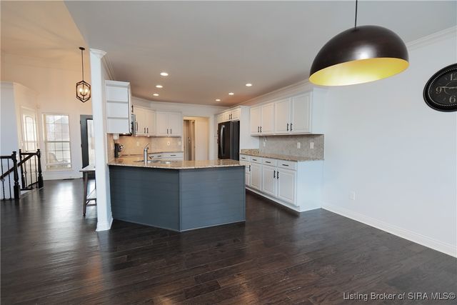 4012 Crestwood Drive, Floyds Knobs, IN 47119