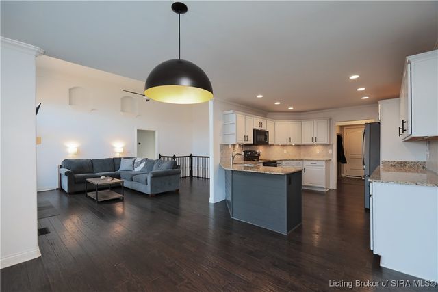 4012 Crestwood Drive, Floyds Knobs, IN 47119