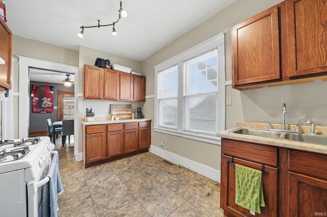 2605 Mishawaka Street, South Bend, IN 46615