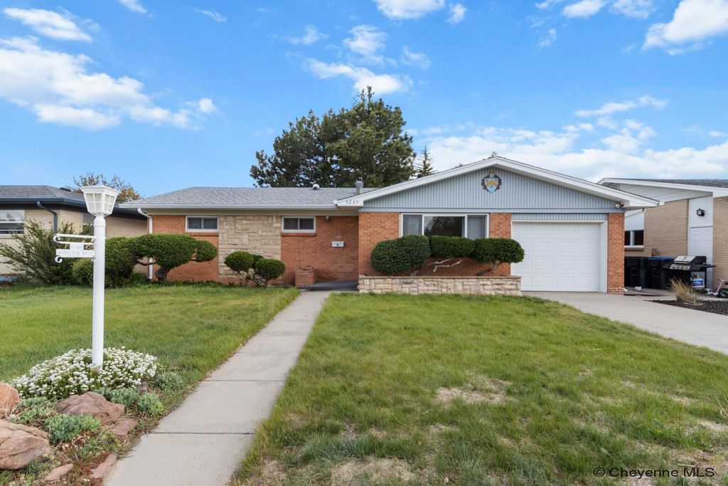 3235 FIR DR, Cheyenne, WY 82001