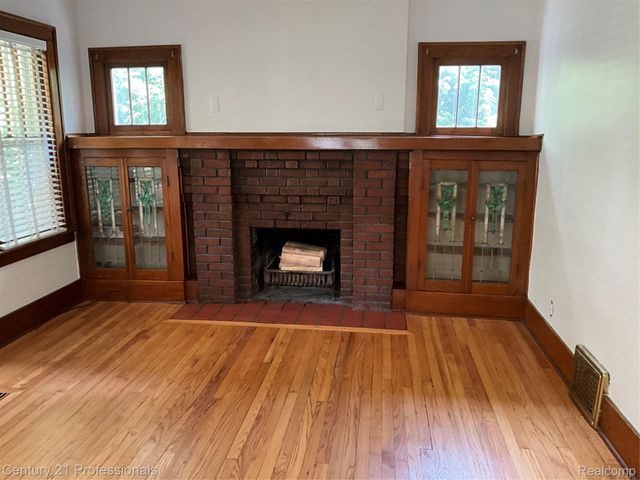 216 Woodside Road, Royal Oak, MI 48073