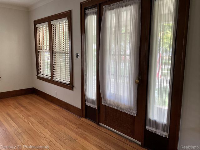 216 Woodside Road, Royal Oak, MI 48073