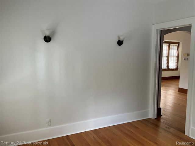 216 Woodside Road, Royal Oak, MI 48073