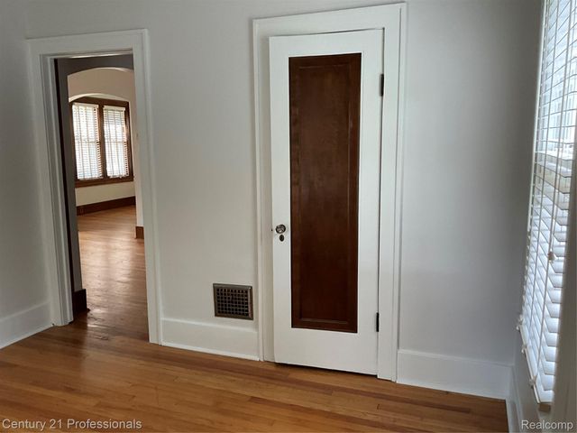 216 Woodside Road, Royal Oak, MI 48073