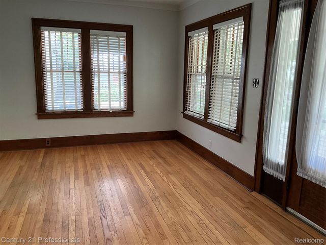 216 Woodside Road, Royal Oak, MI 48073
