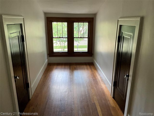 216 Woodside Road, Royal Oak, MI 48073