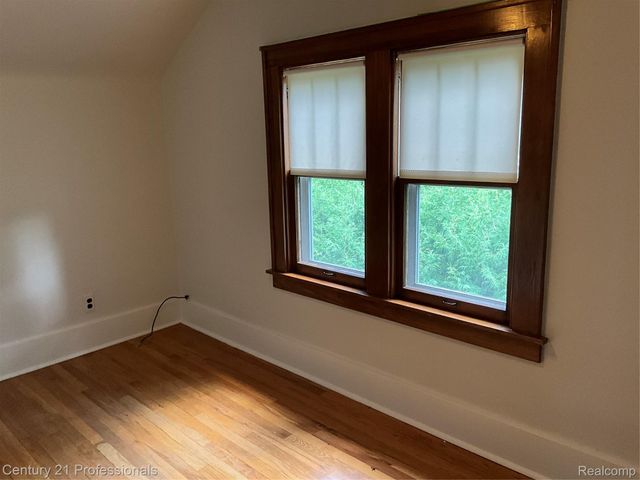216 Woodside Road, Royal Oak, MI 48073