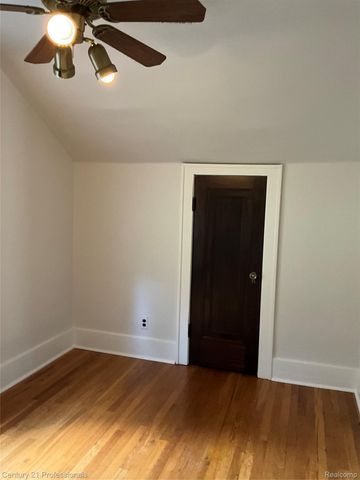 216 Woodside Road, Royal Oak, MI 48073