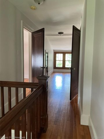 216 Woodside Road, Royal Oak, MI 48073