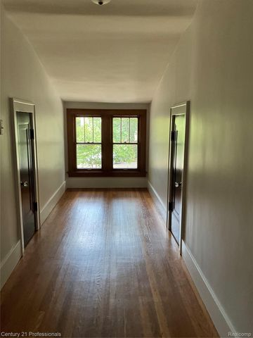 216 Woodside Road, Royal Oak, MI 48073