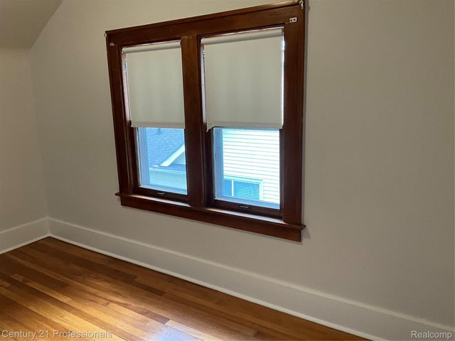 216 Woodside Road, Royal Oak, MI 48073