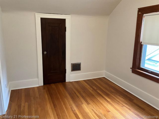 216 Woodside Road, Royal Oak, MI 48073