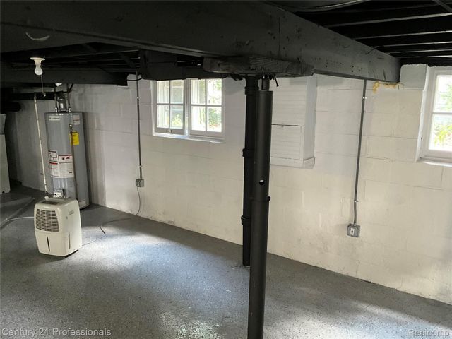 216 Woodside Road, Royal Oak, MI 48073