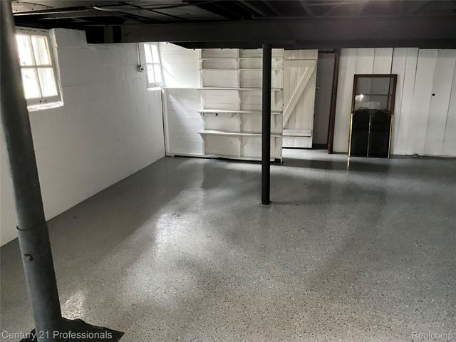 216 Woodside Road, Royal Oak, MI 48073