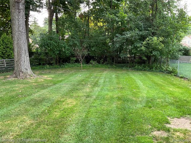 216 Woodside Road, Royal Oak, MI 48073
