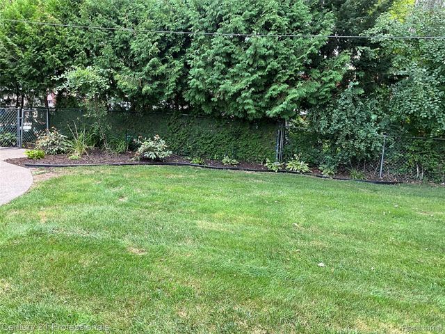 216 Woodside Road, Royal Oak, MI 48073